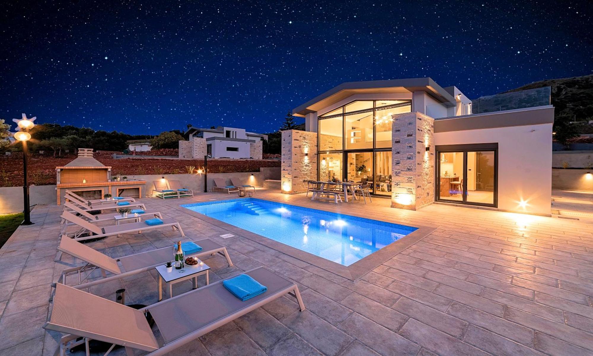 Moonlights Heated Pool *